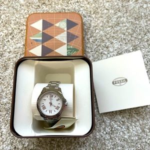 NWT! Women’s Silver Fossil watch